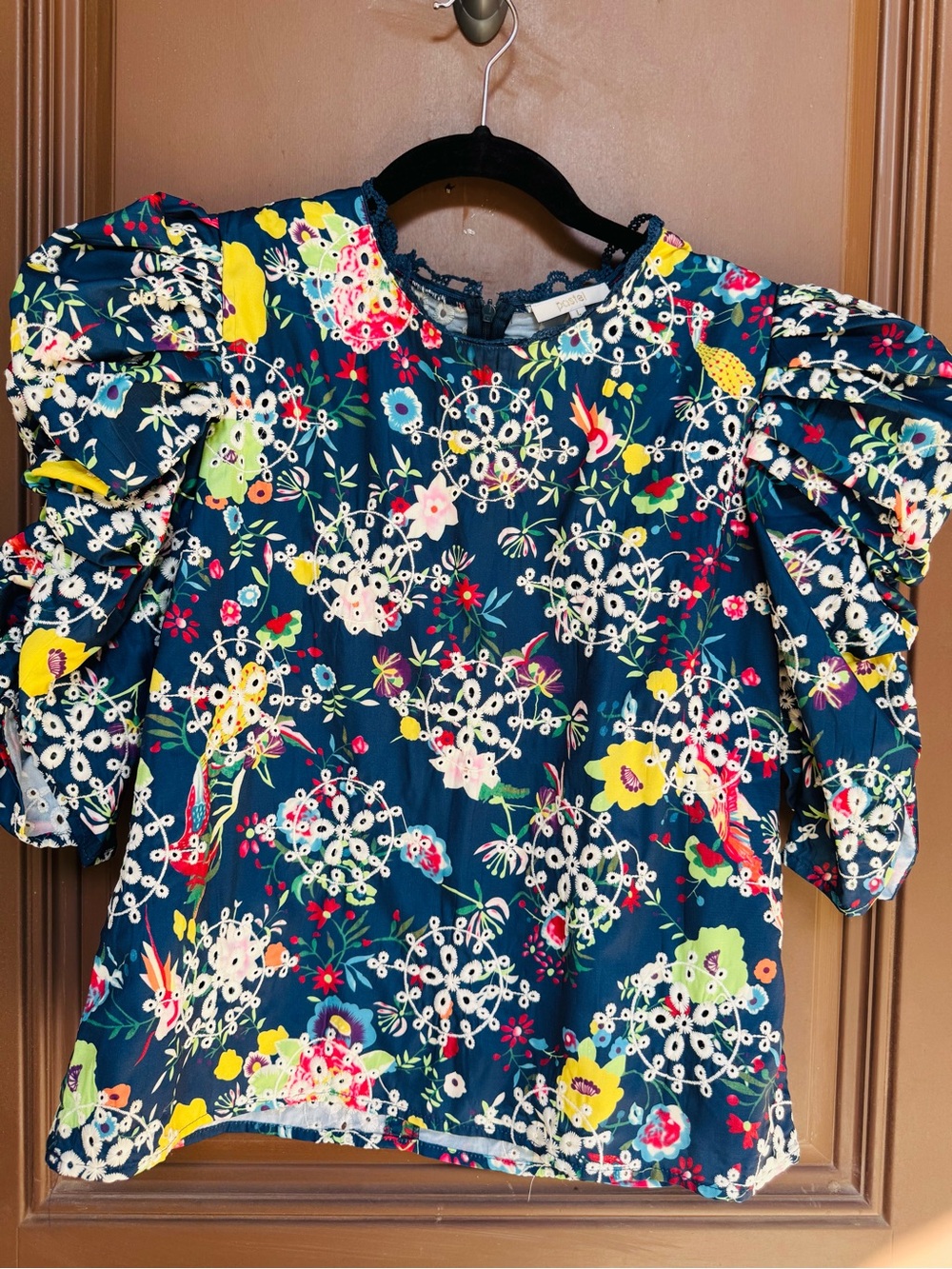 Women’s Navy embroidered Floral Puff-Sleeve blouse size L